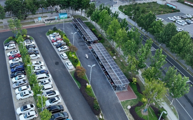 信陽市政府東西停車場車棚光伏發(fā)電成功并網(wǎng)
